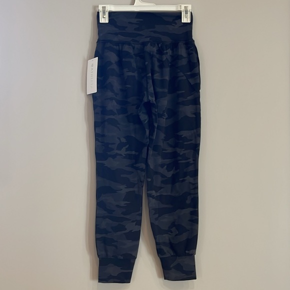 NWT Athleta Salutation Camo Jogger High Rise Fall Athleisure Pilates XS Petite - Picture 5 of 10